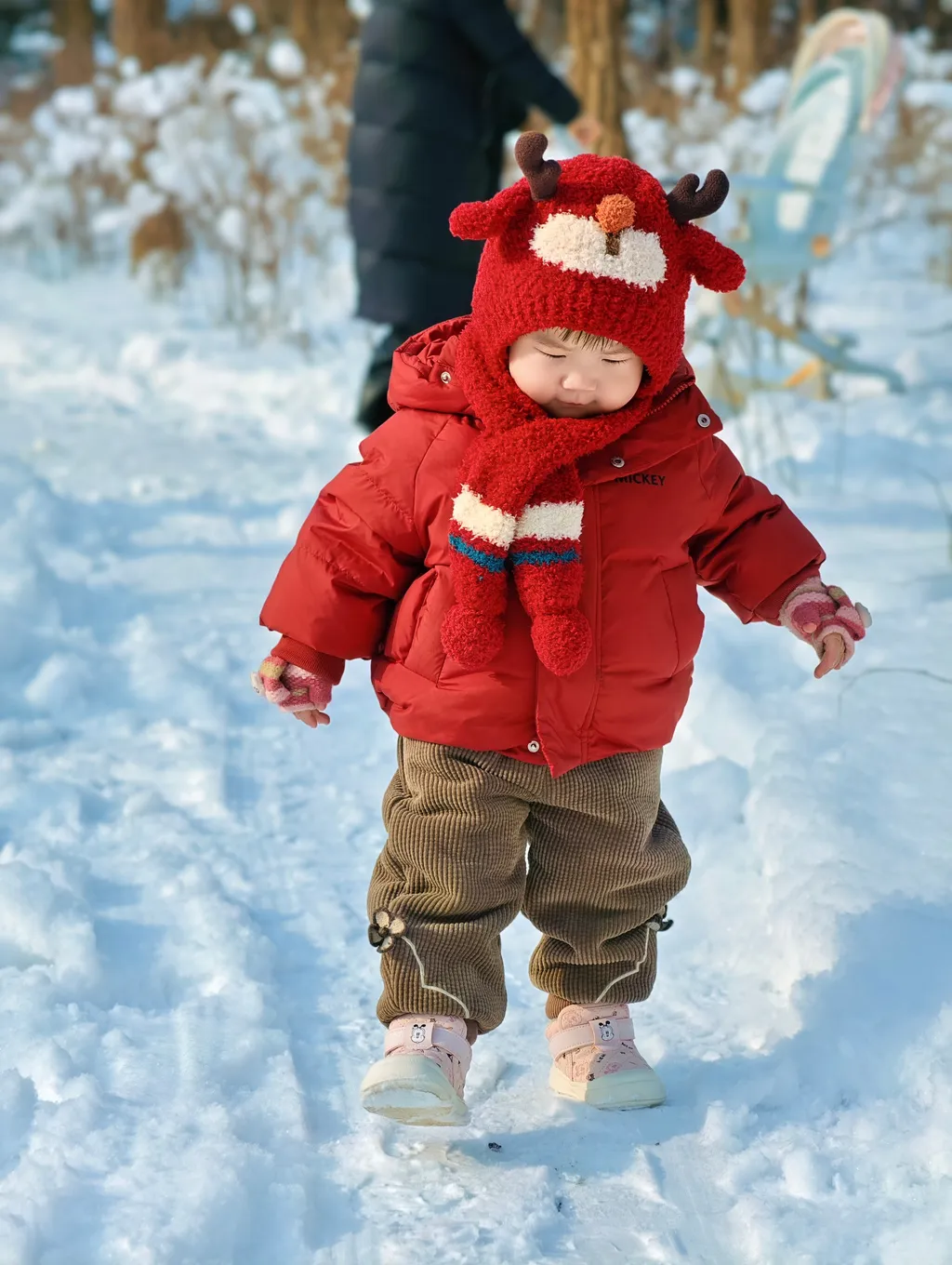 雪地里的脚印与回身